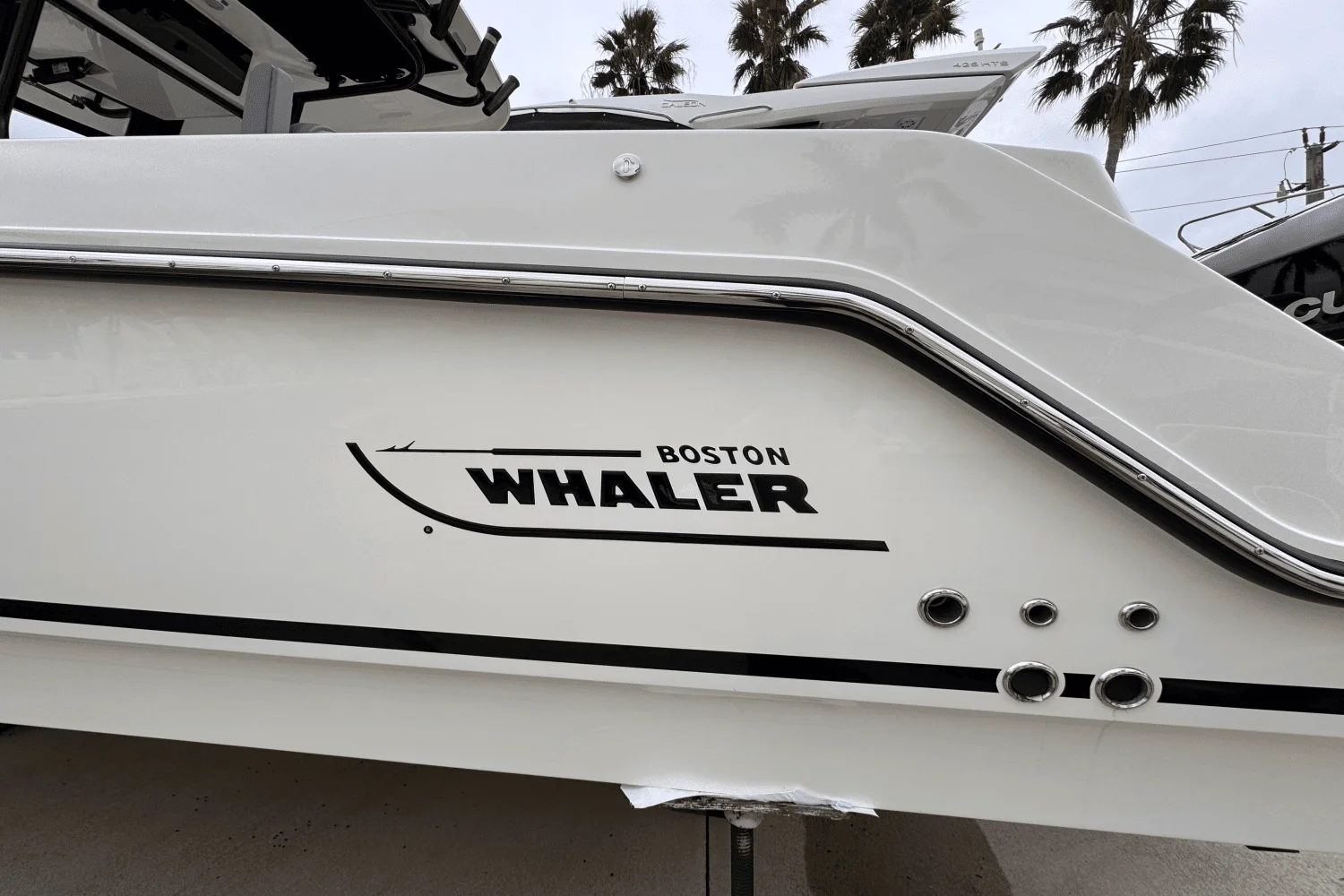 2025 Boston Whaler 250 Outrage Image Thumbnail #5