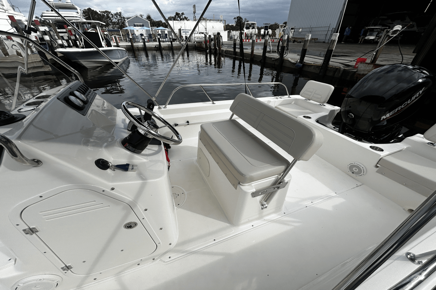 2025 Boston Whaler 190 Montauk Image Thumbnail #5