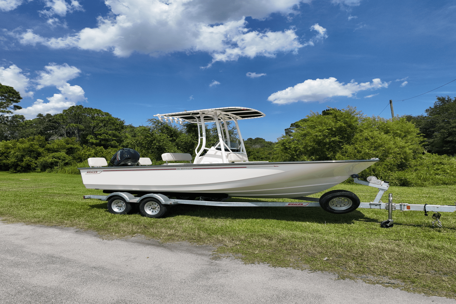 2025 Boston Whaler 190 Montauk Image Thumbnail #2