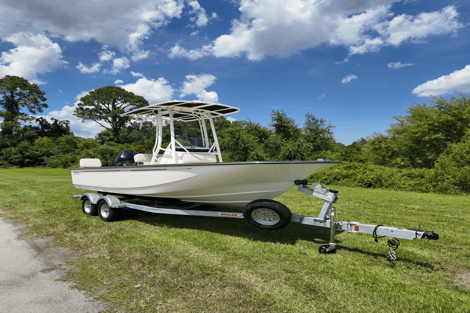 2025 Boston Whaler 190 Montauk Image Thumbnail #4