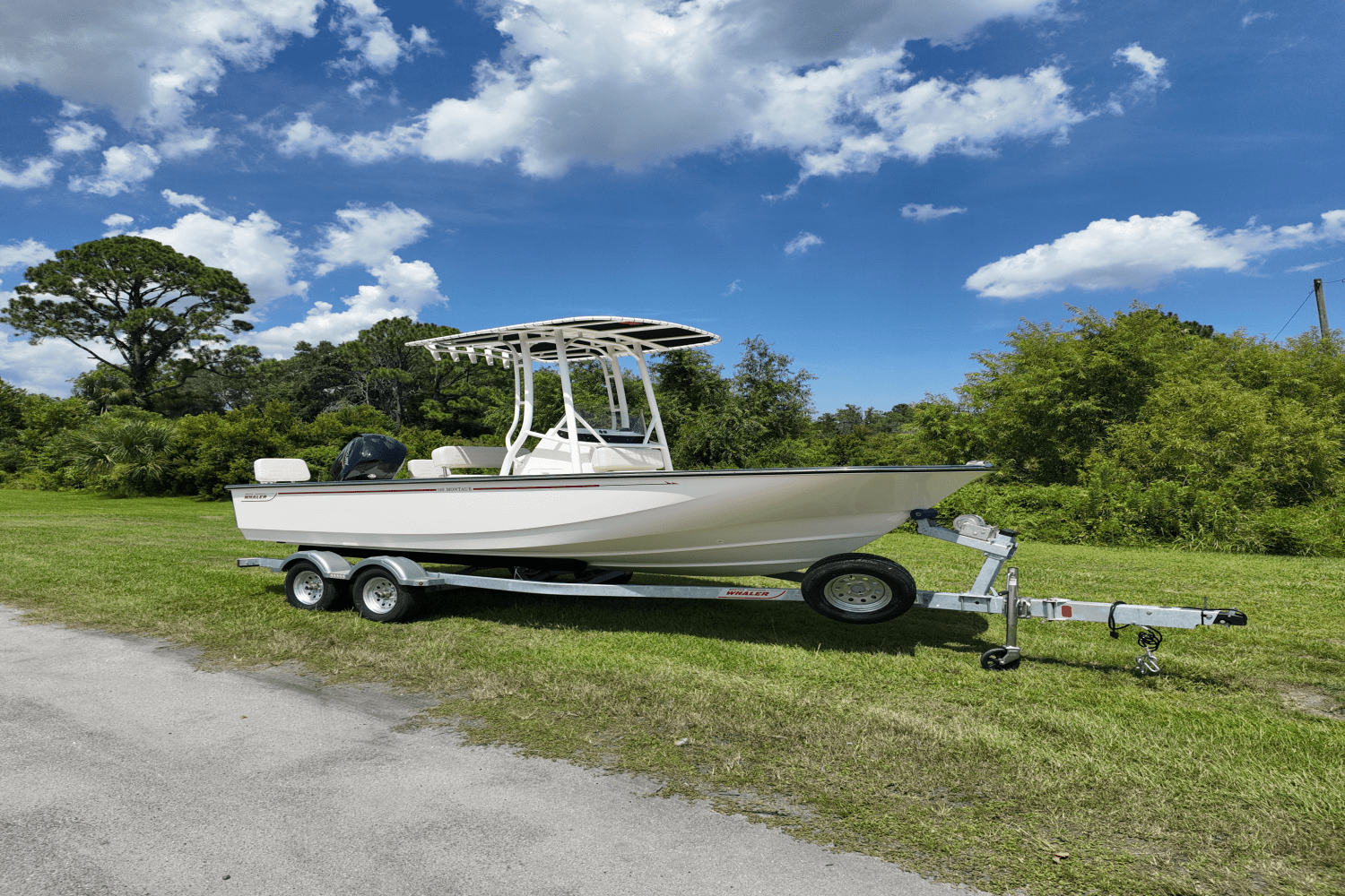 2025 Boston Whaler 190 Montauk Image Thumbnail #3