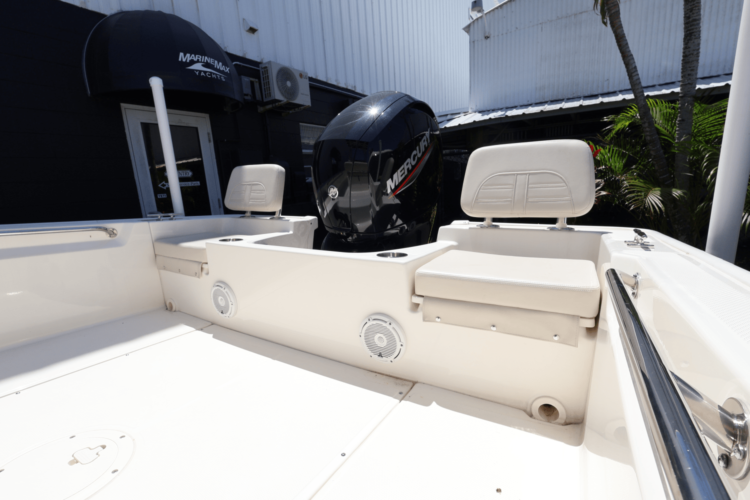 2025 Boston Whaler 190 Montauk Image Thumbnail #10