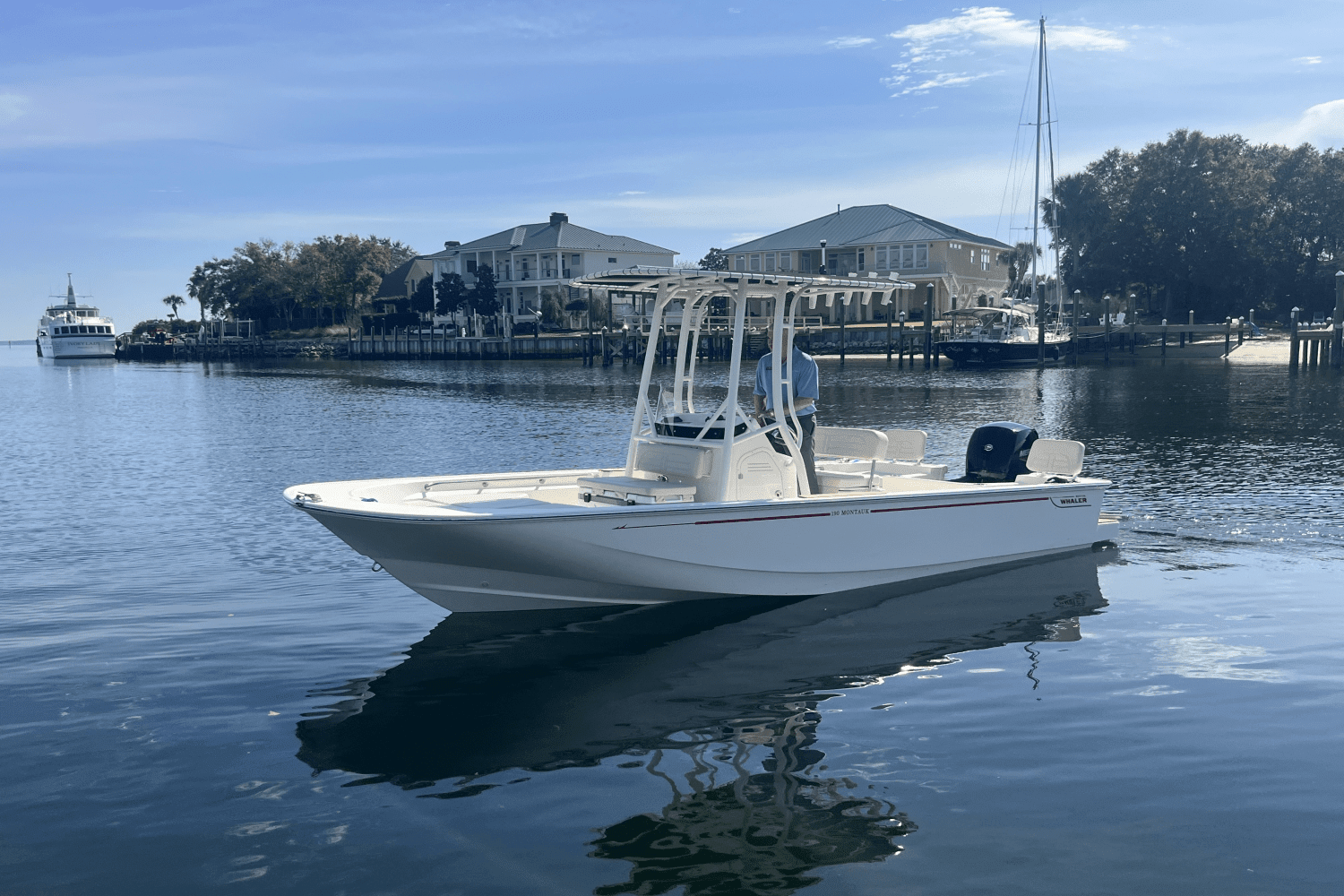 2025 Boston Whaler 190 Montauk Image Thumbnail #3