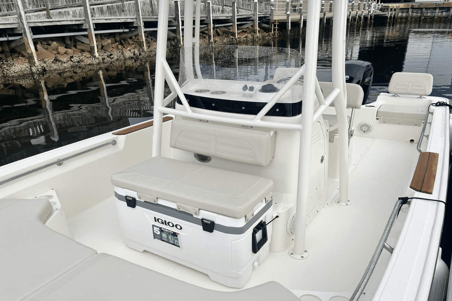 2025 Boston Whaler 190 Montauk Image Thumbnail #10