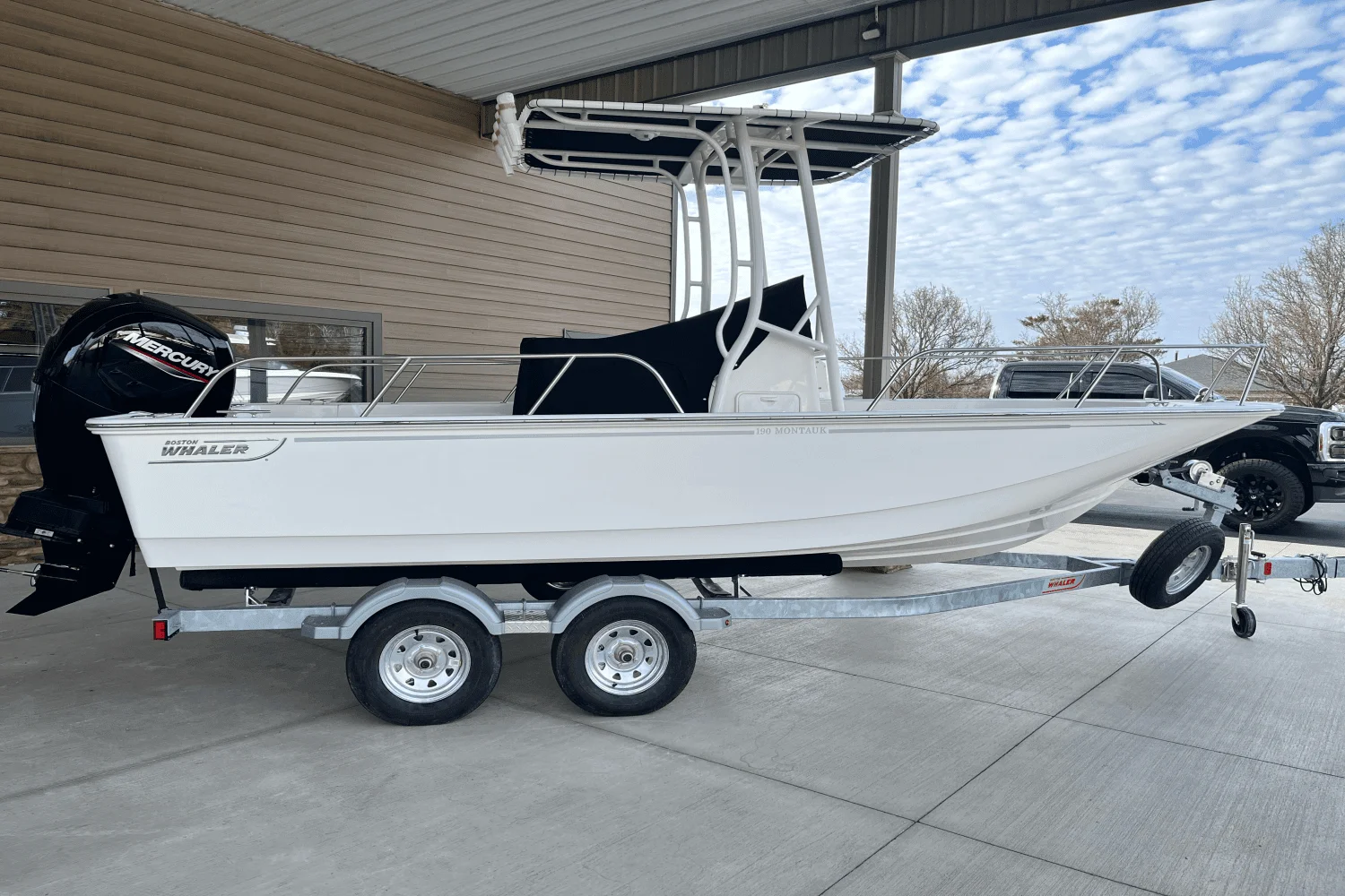 2025 Boston Whaler 190 Montauk Image Thumbnail #0