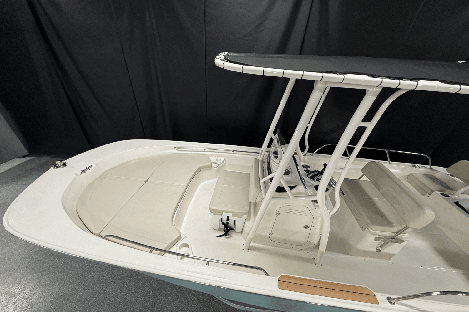 2025 Boston Whaler 190 Montauk Image Thumbnail #8