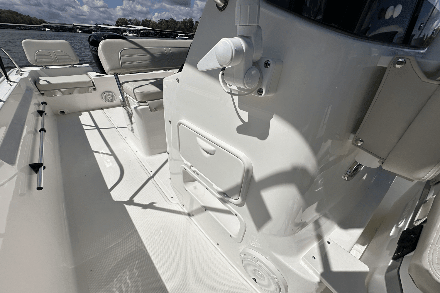 2025 Boston Whaler 190 Montauk Image Thumbnail #16