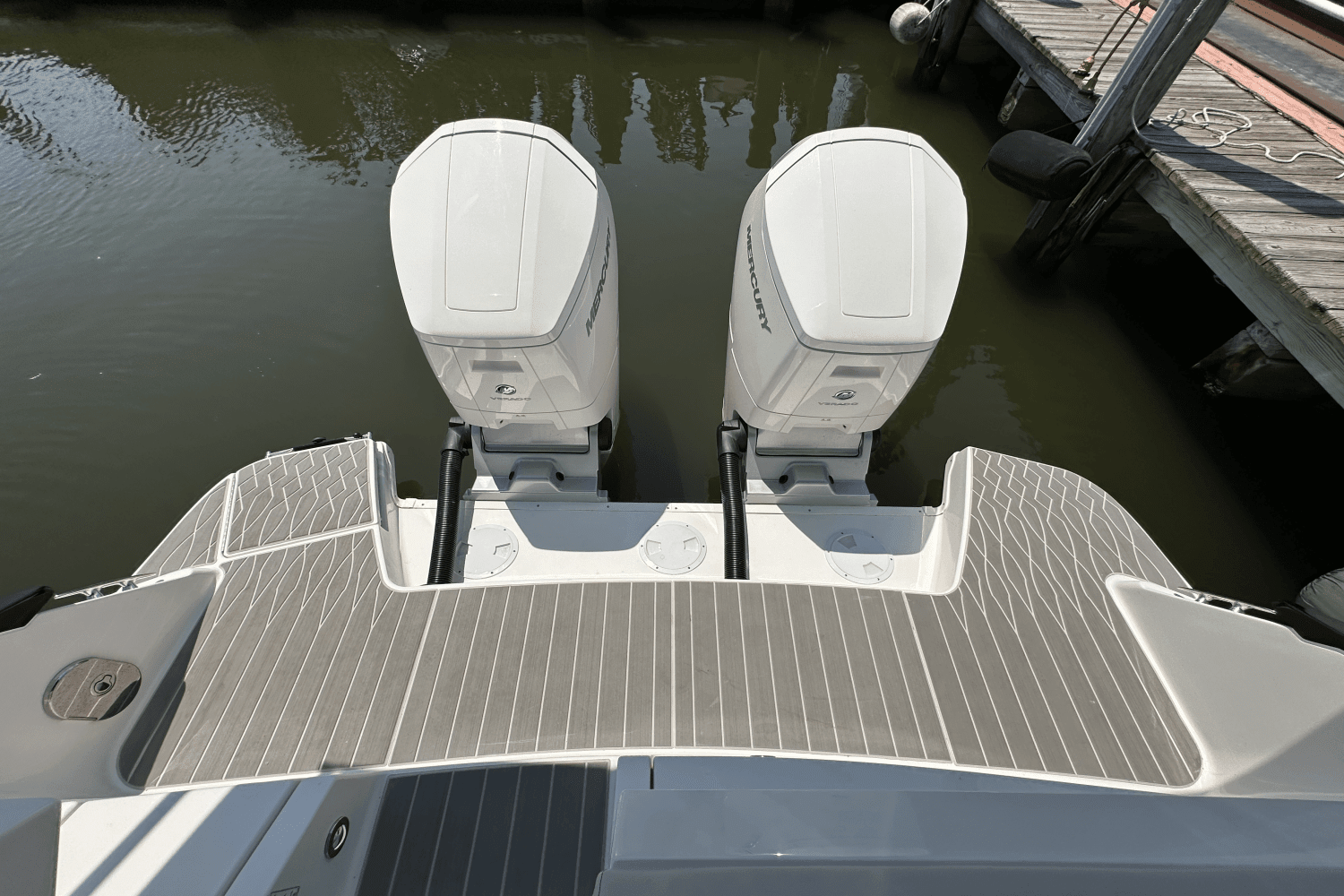 2024 Sea Ray Sundancer 370 Outboard Image Thumbnail #8