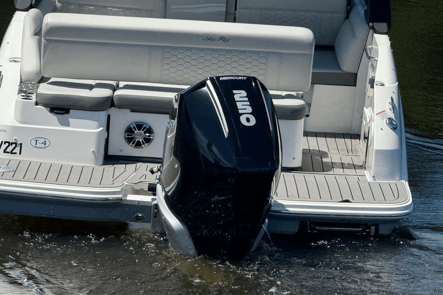 2022 Sea Ray SDX 250 Outboard Image Thumbnail #8