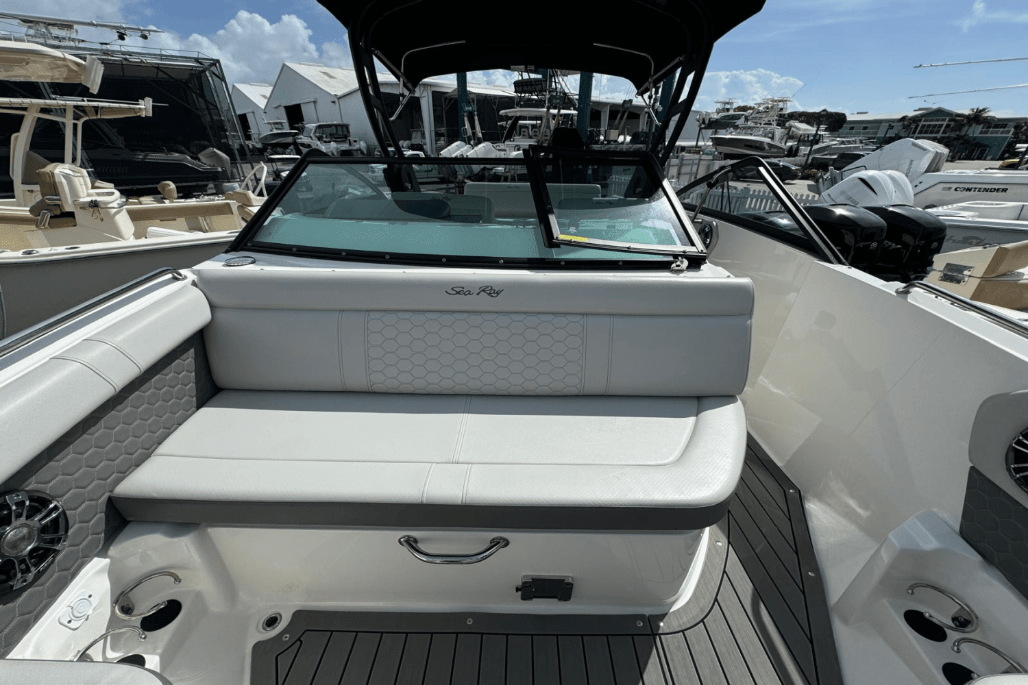 2022 Sea Ray SDX 250 Outboard Image Thumbnail #18