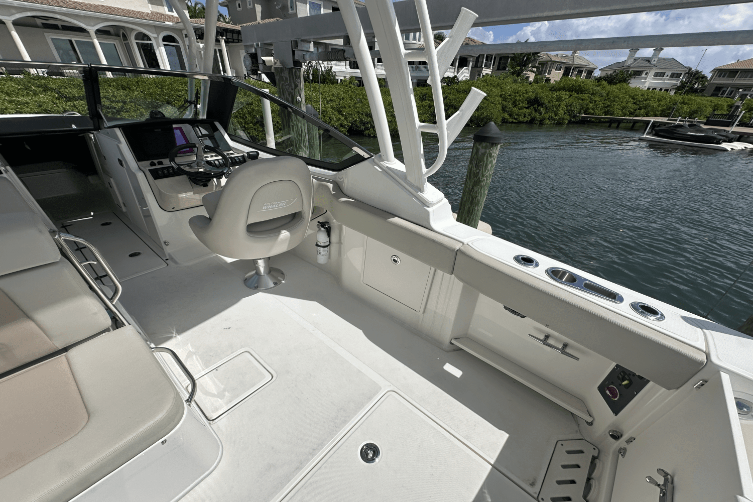 2023 Boston Whaler 240 VANTAGE Image Thumbnail #11