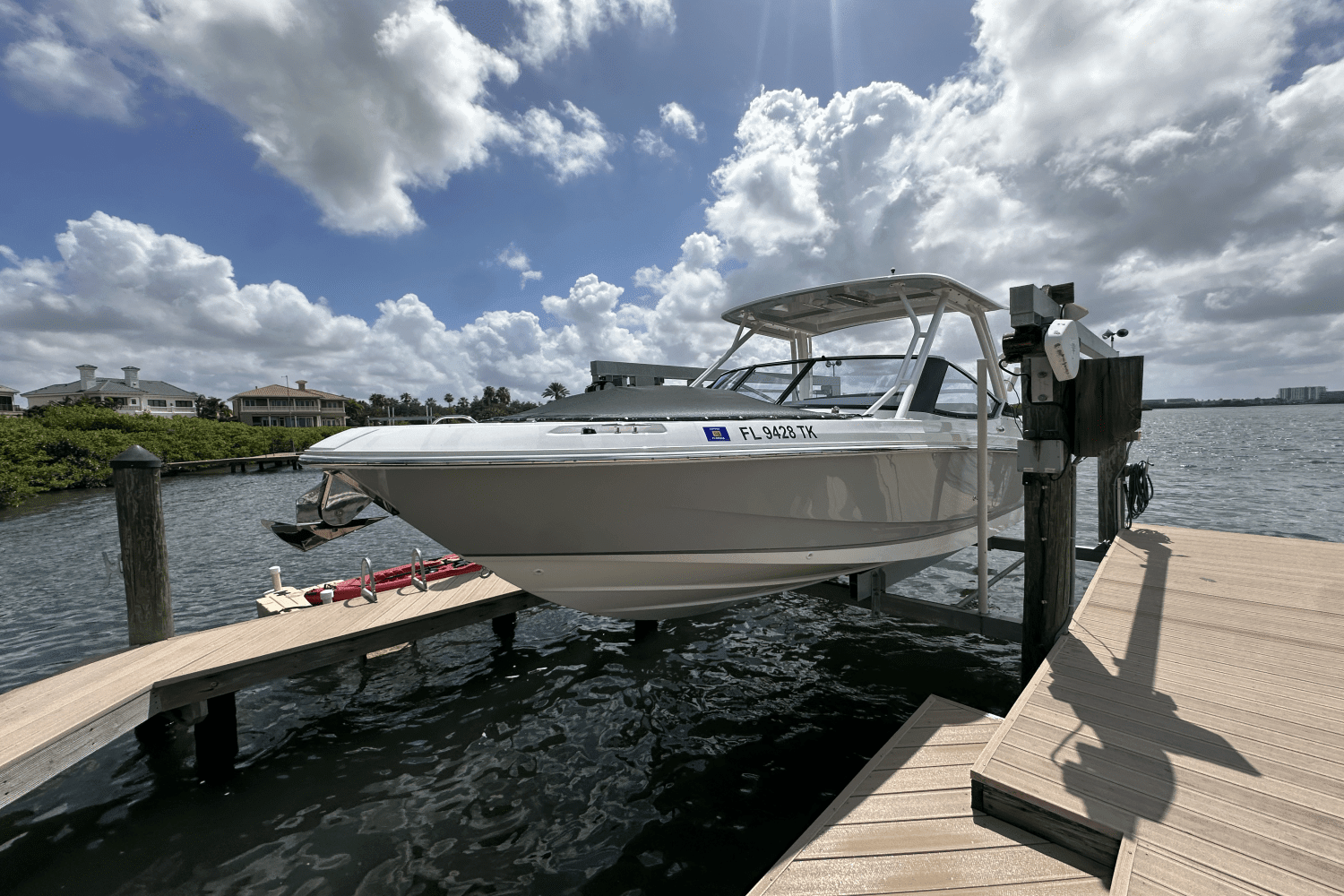 2023 Boston Whaler 240 VANTAGE Image Thumbnail #1