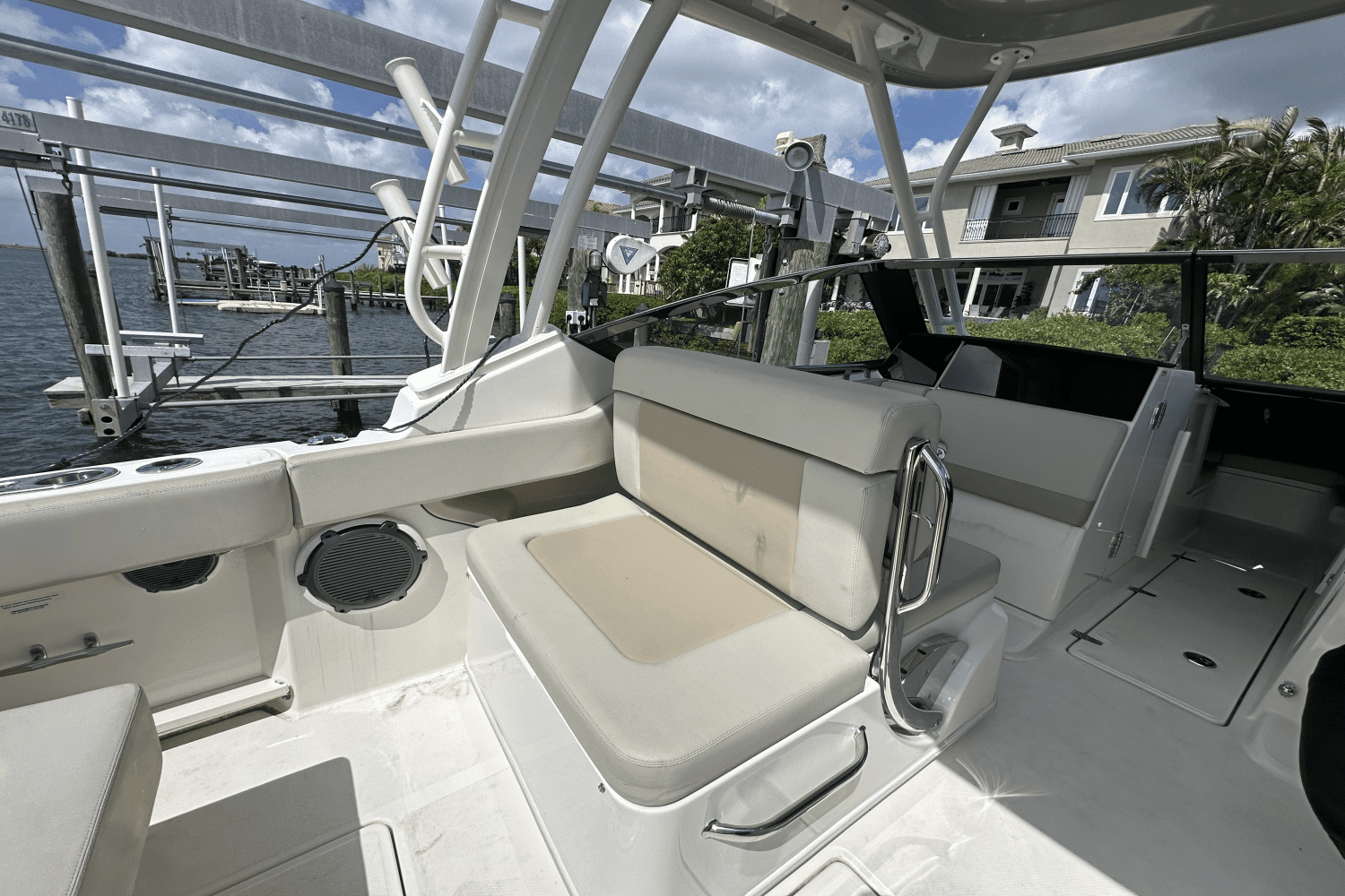 2023 Boston Whaler 240 VANTAGE Image Thumbnail #12