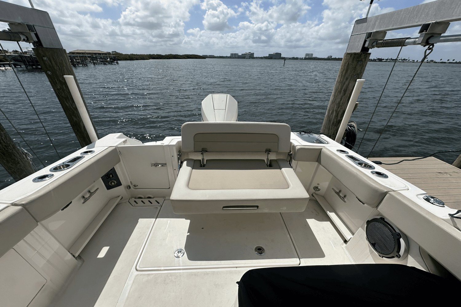 2023 Boston Whaler 240 VANTAGE Image Thumbnail #19