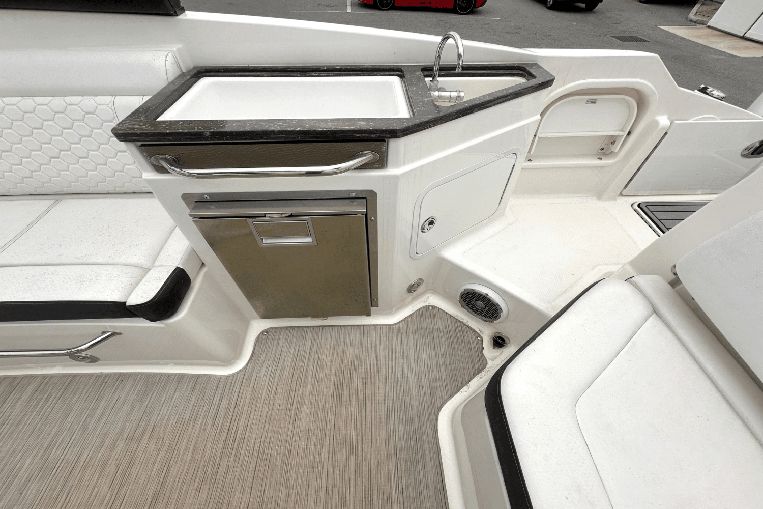 2018 Sea Ray 290 SDX OB Image Thumbnail #9