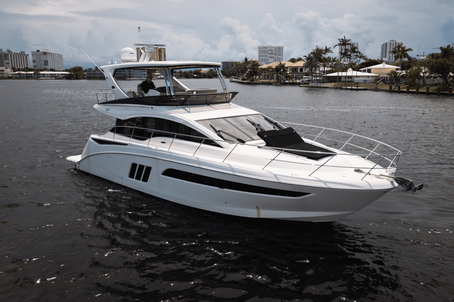 2017 Sea Ray
                                                             510 FLYBRIDGE Image Thumbnail #3