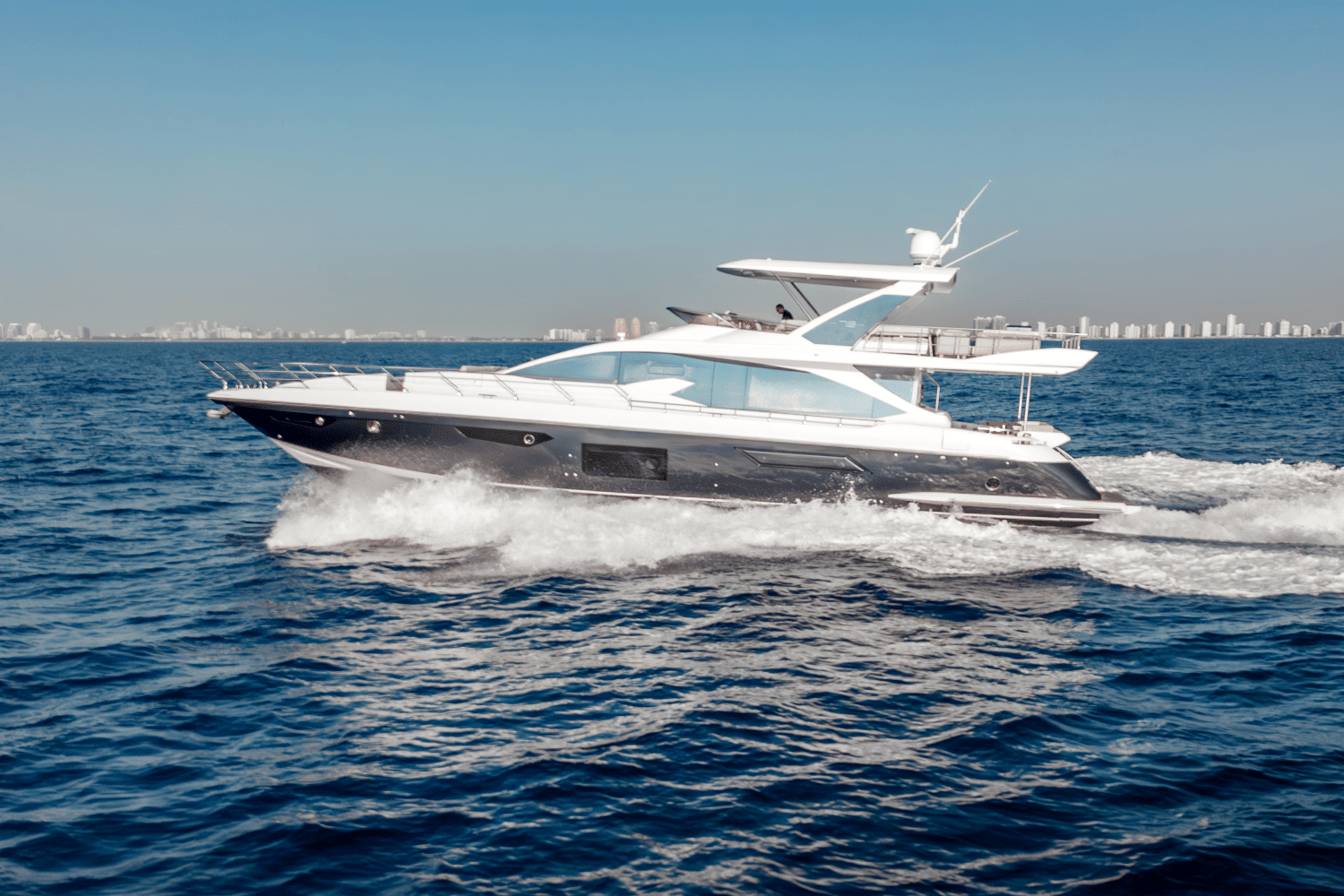 2016 Azimut 72 FLY Image Thumbnail #3