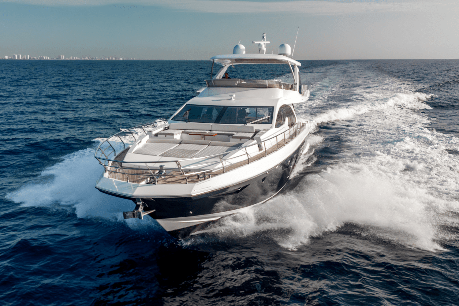 2016 Azimut 72 FLY Image Thumbnail #5