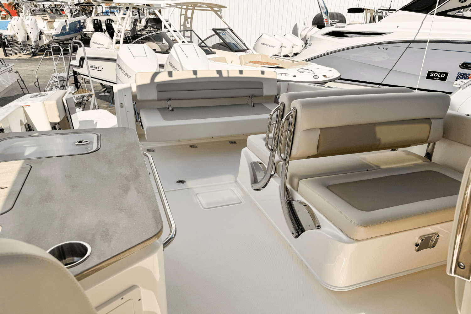 2025 Boston Whaler 320 Vantage Image Thumbnail #22