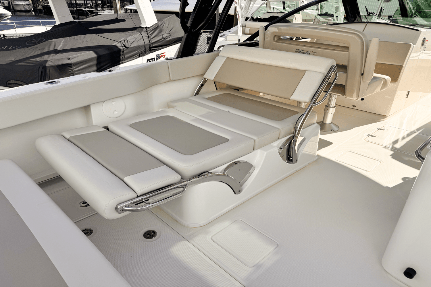 2025 Boston Whaler 320 Vantage Image Thumbnail #17