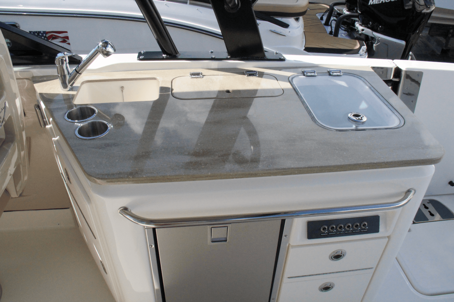 2025 Boston Whaler 320 Vantage Image Thumbnail #19