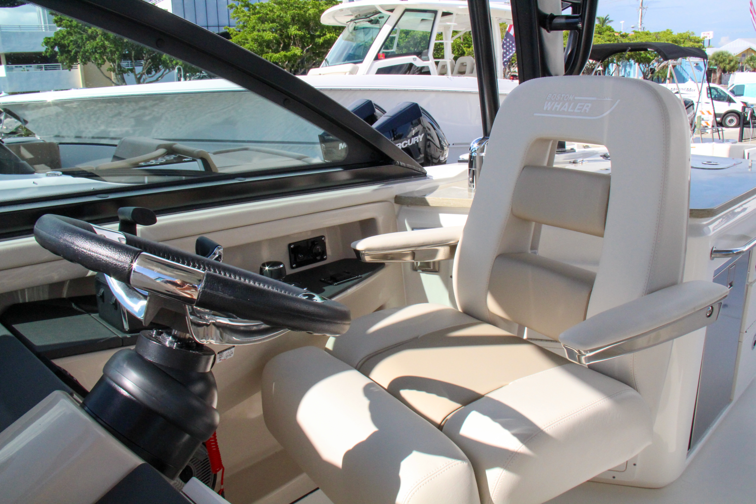 2025 Boston Whaler 320 Vantage Image Thumbnail #24