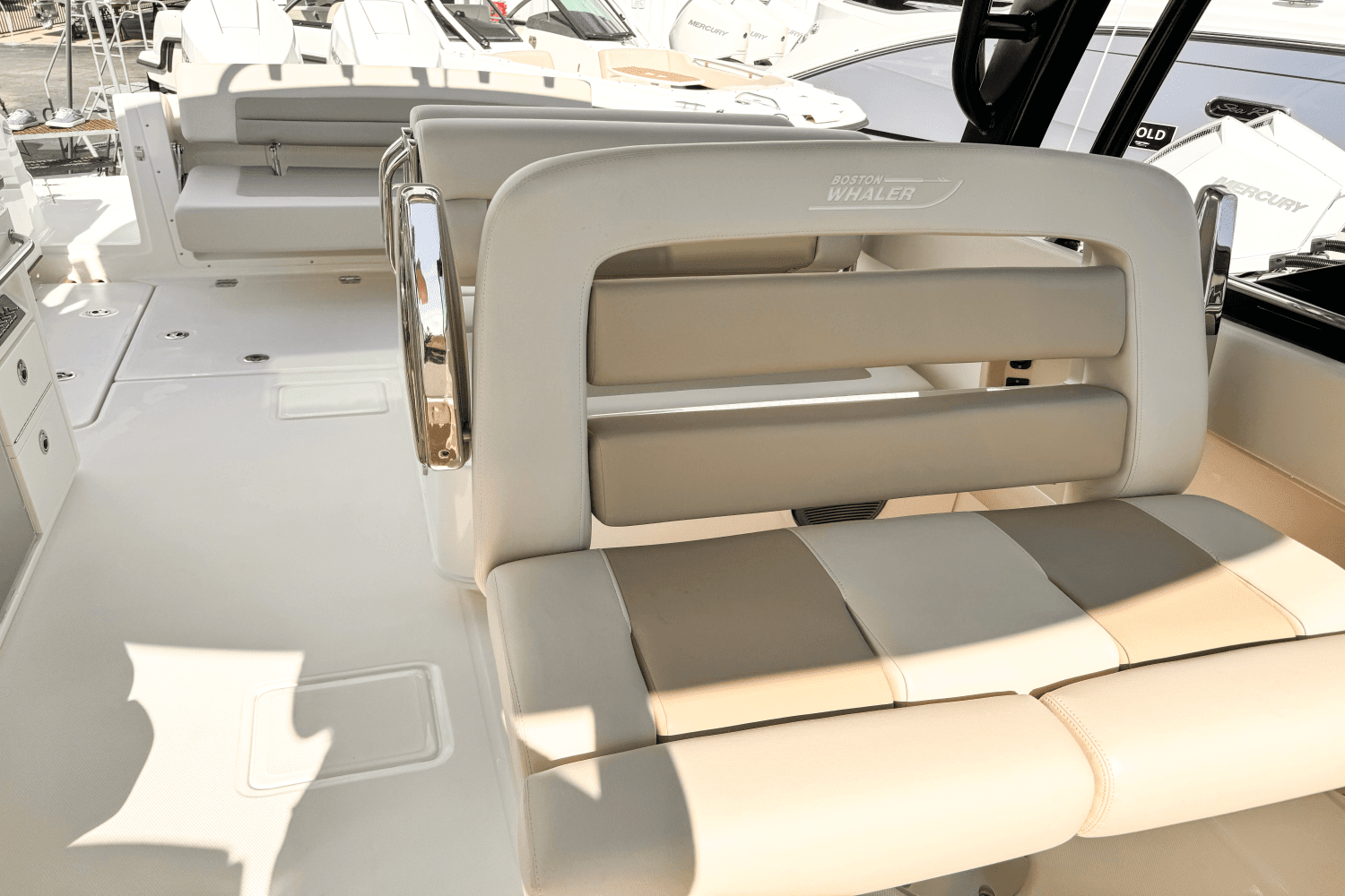 2025 Boston Whaler 320 Vantage Image Thumbnail #23