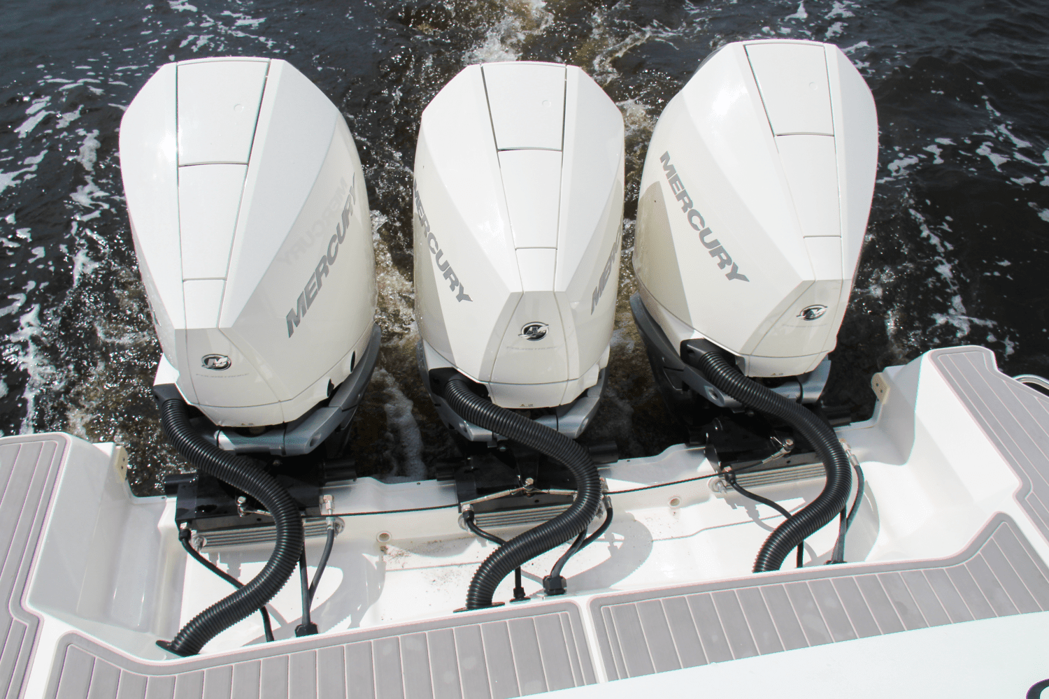 2023 Sea Ray Sundancer 320 Outboard Image Thumbnail #8