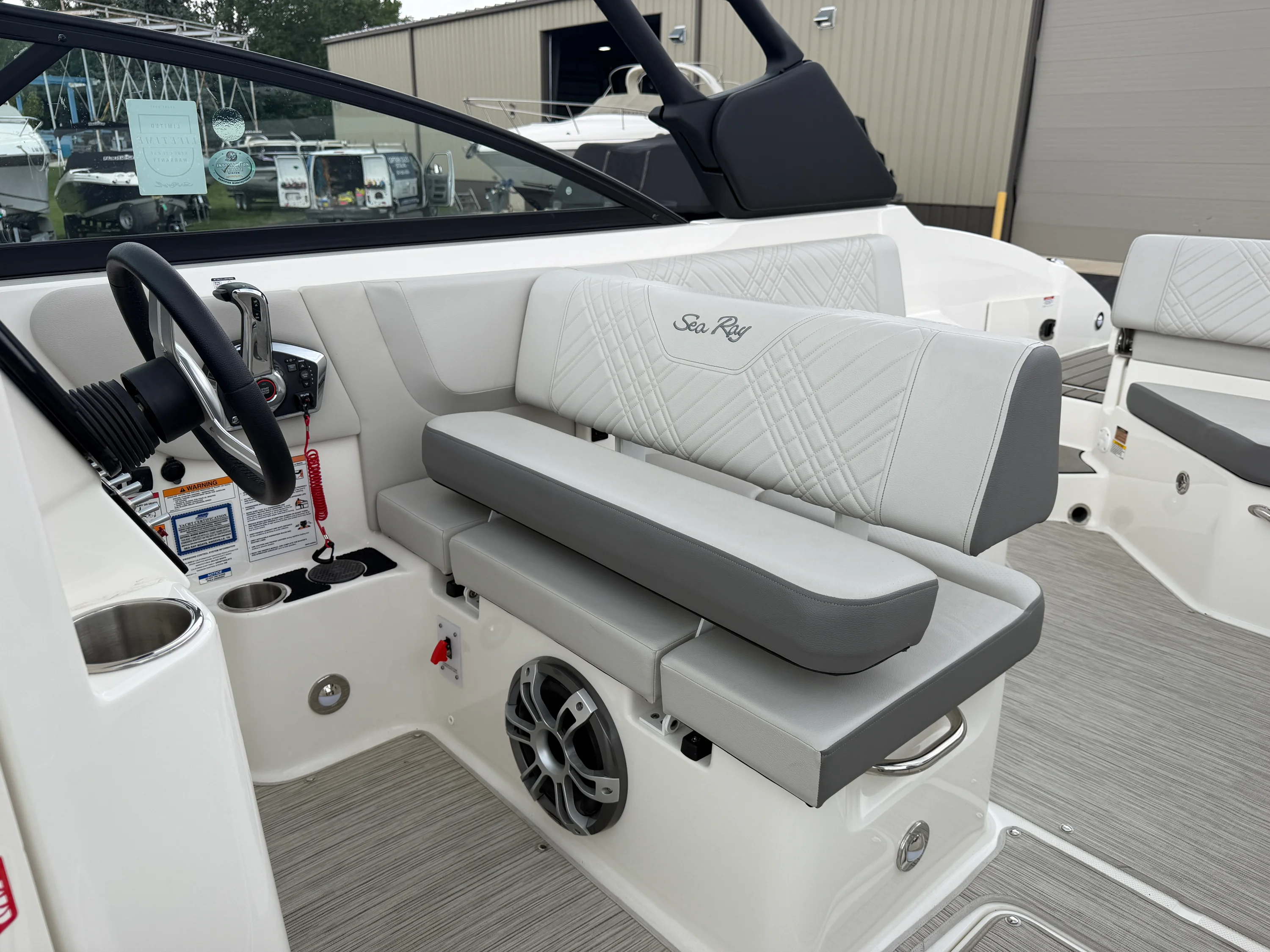 2025 Sea Ray SDX 270 Image Thumbnail #30
