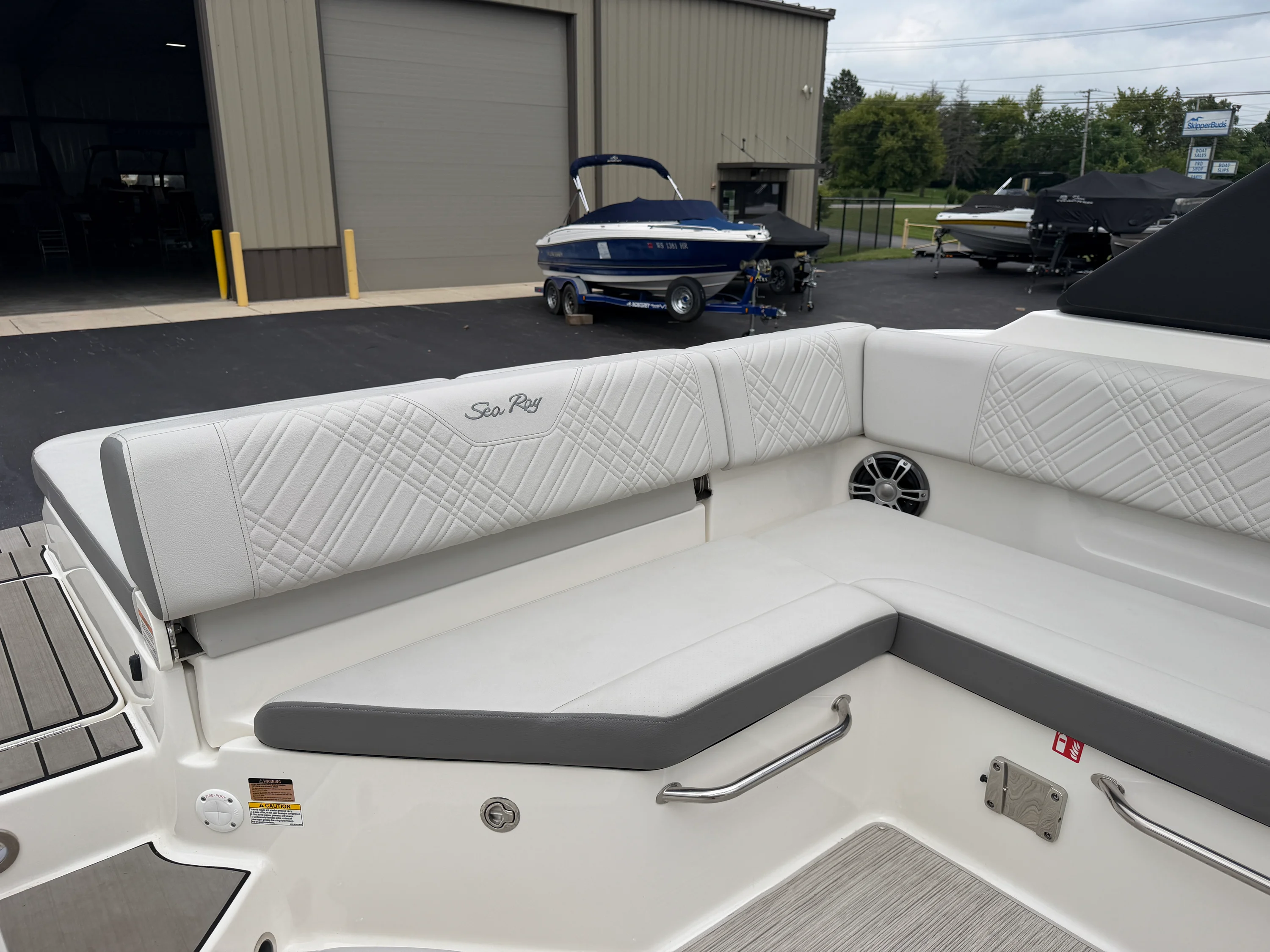 2025 Sea Ray SDX 270 Image Thumbnail #19