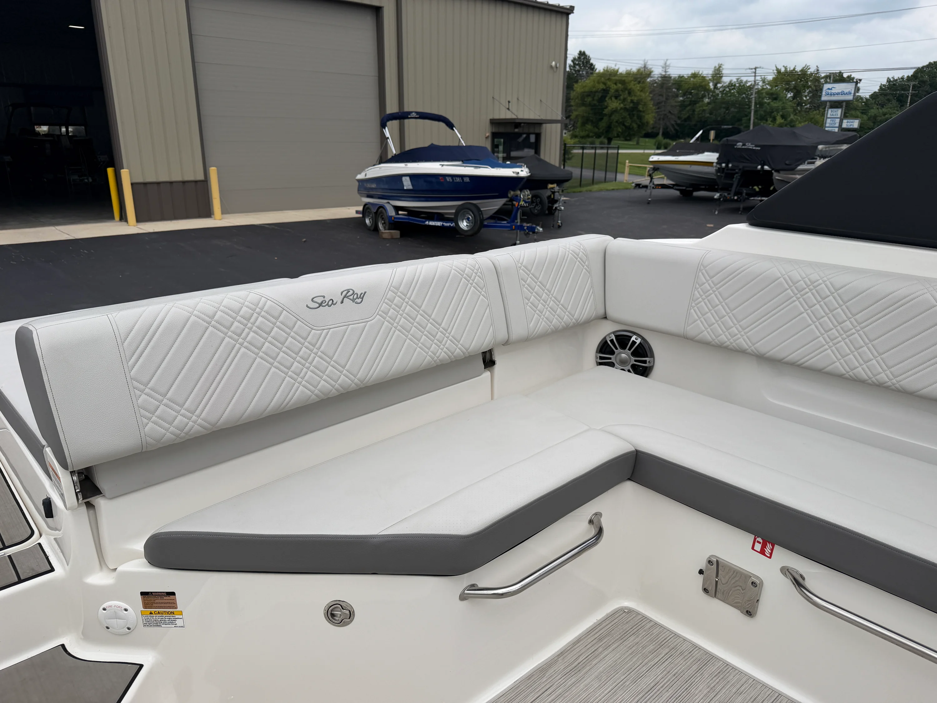 2025 Sea Ray SDX 270 Image Thumbnail #18