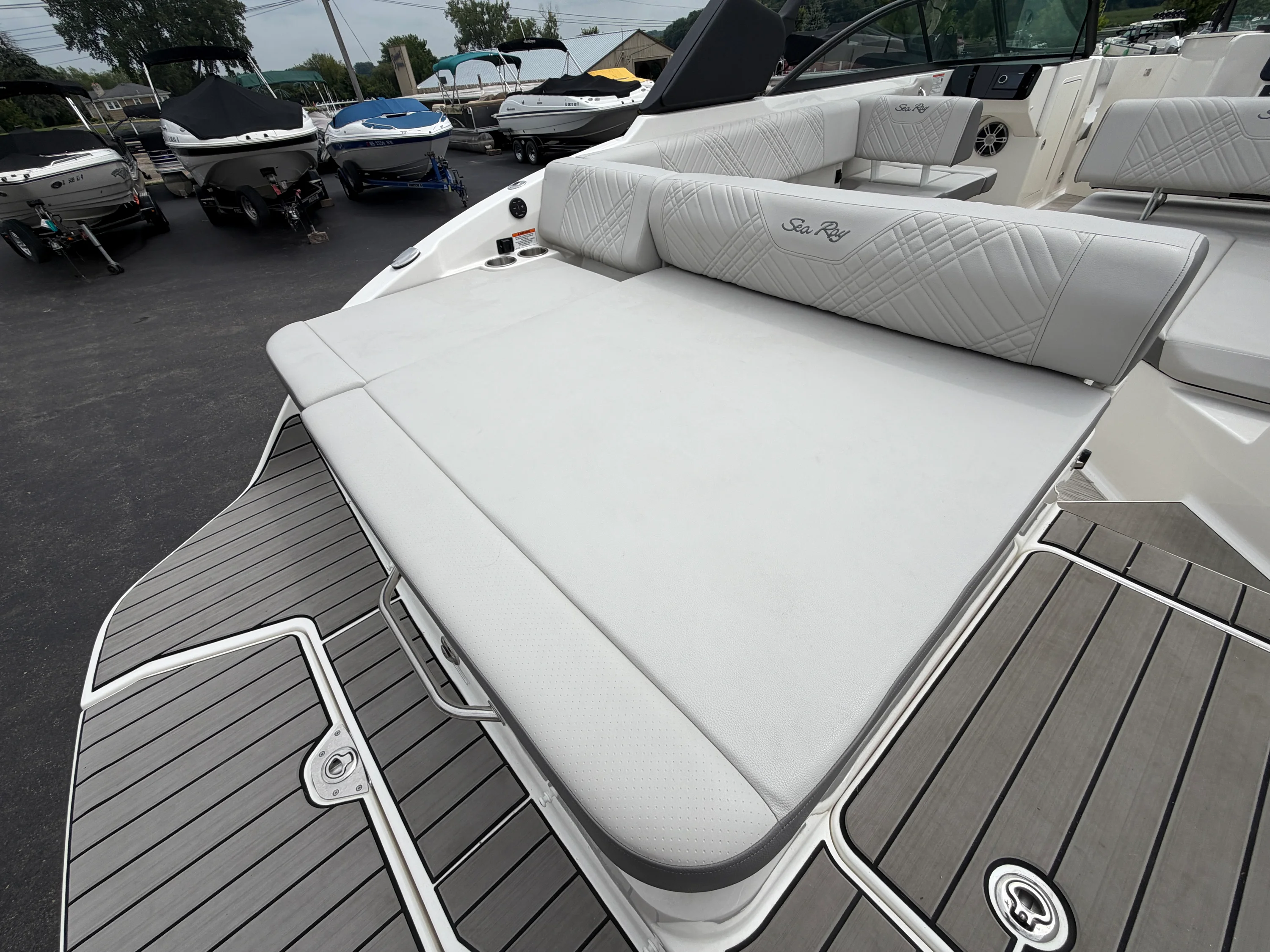 2025 Sea Ray SDX 270 Image Thumbnail #14