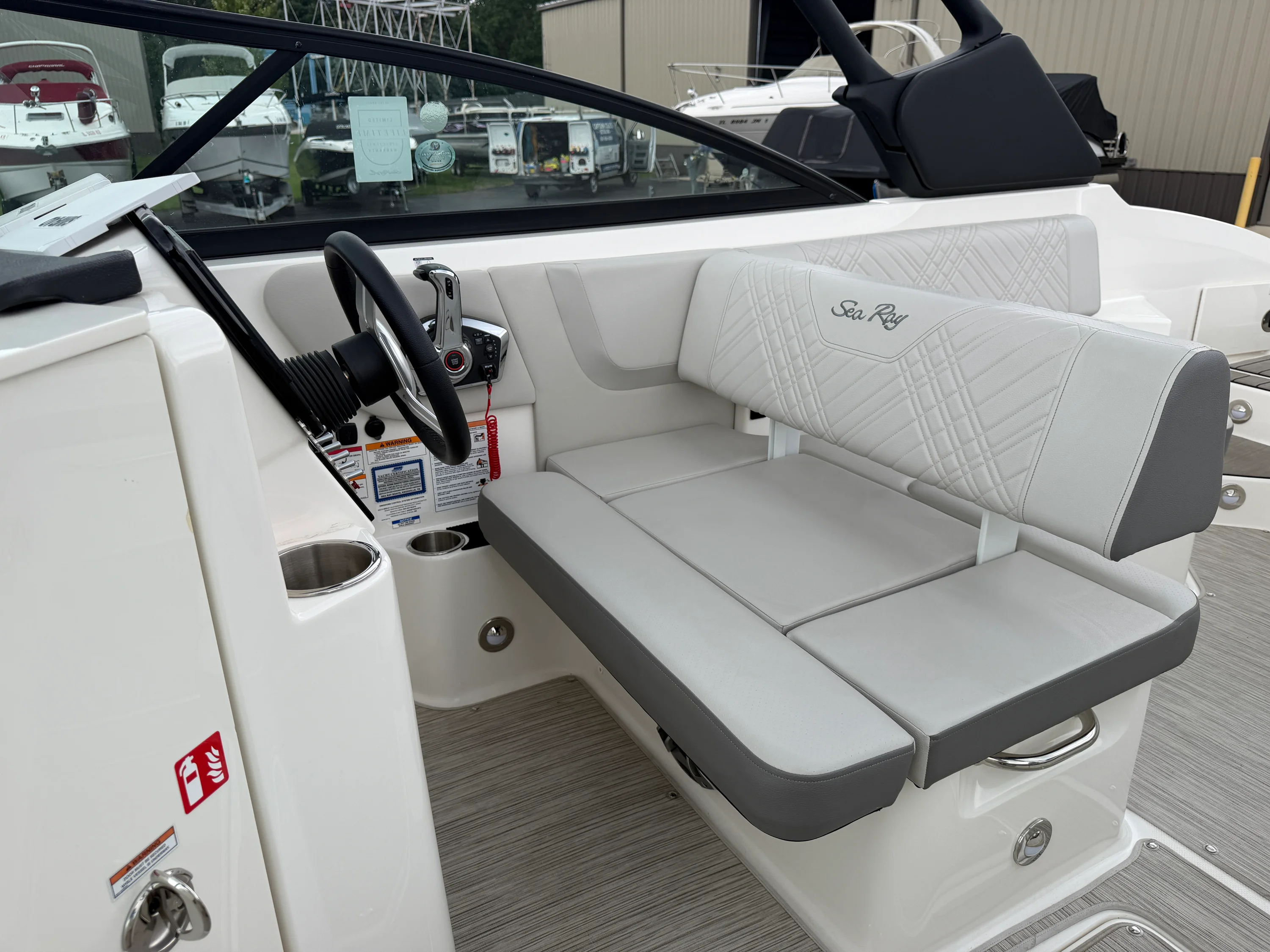 2025 Sea Ray SDX 270 Image Thumbnail #29