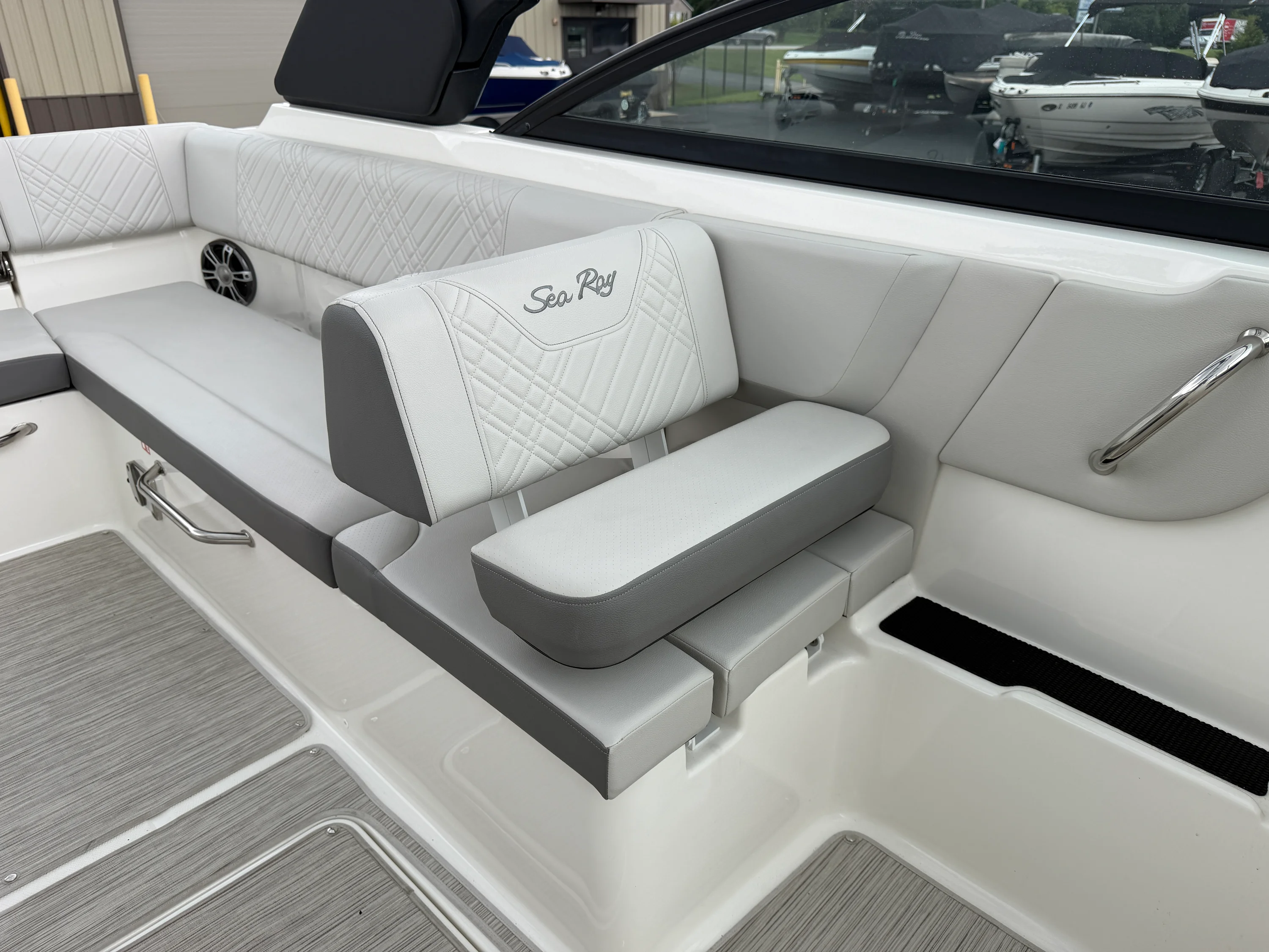 2025 Sea Ray SDX 270 Image Thumbnail #44