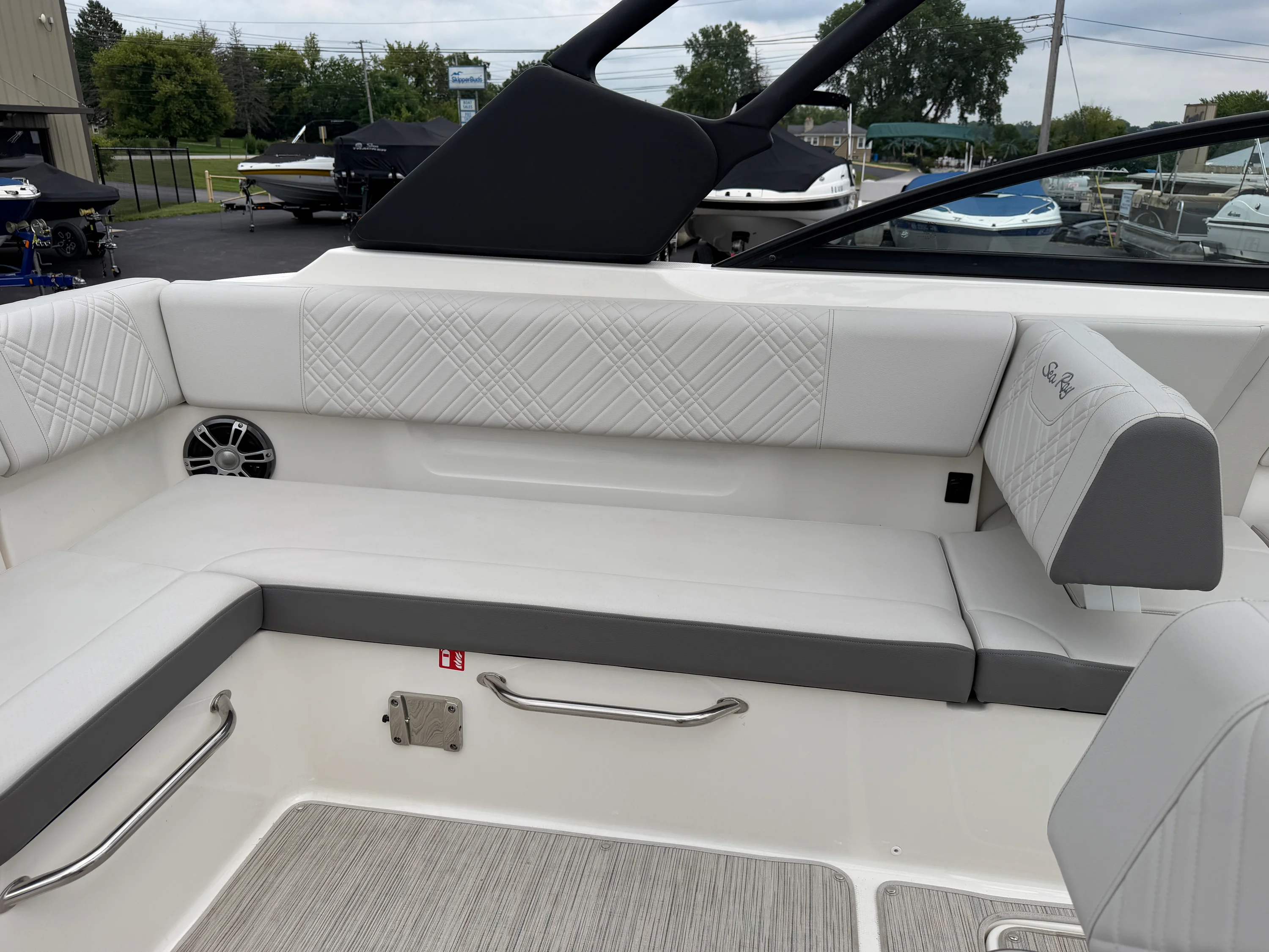 2025 Sea Ray SDX 270 Image Thumbnail #20