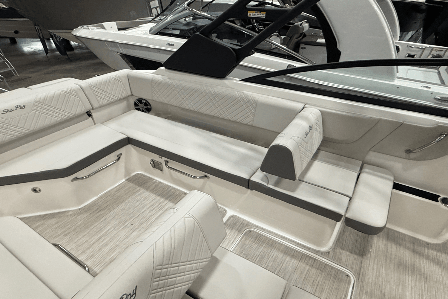 2025 Sea Ray SDX 270 Image Thumbnail #6