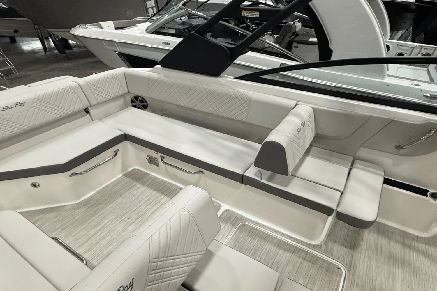 2025 Sea Ray SDX 270 Image Thumbnail #6