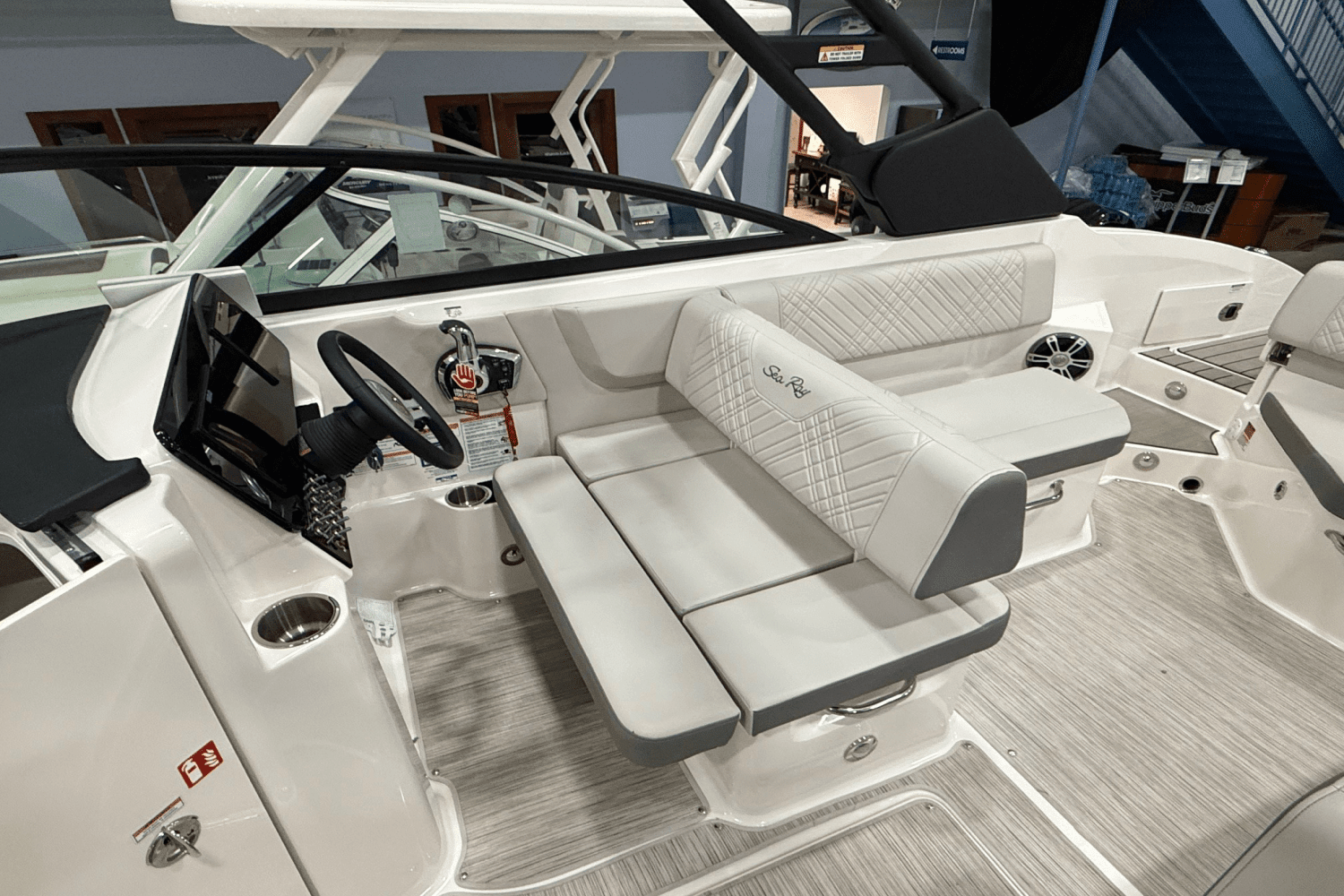 2025 Sea Ray SDX 270 Image Thumbnail #4