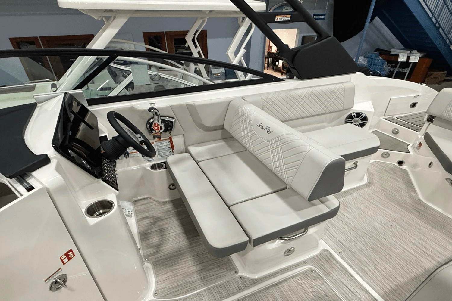 2025 Sea Ray SDX 270 Image Thumbnail #4