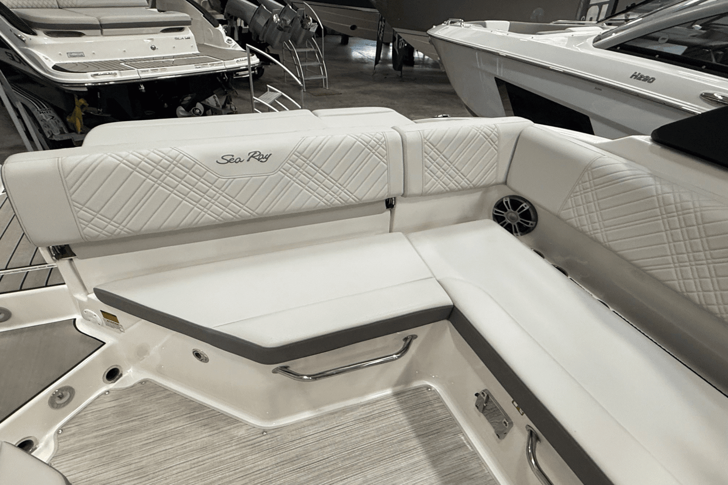 2025 Sea Ray SDX 270 Image Thumbnail #8