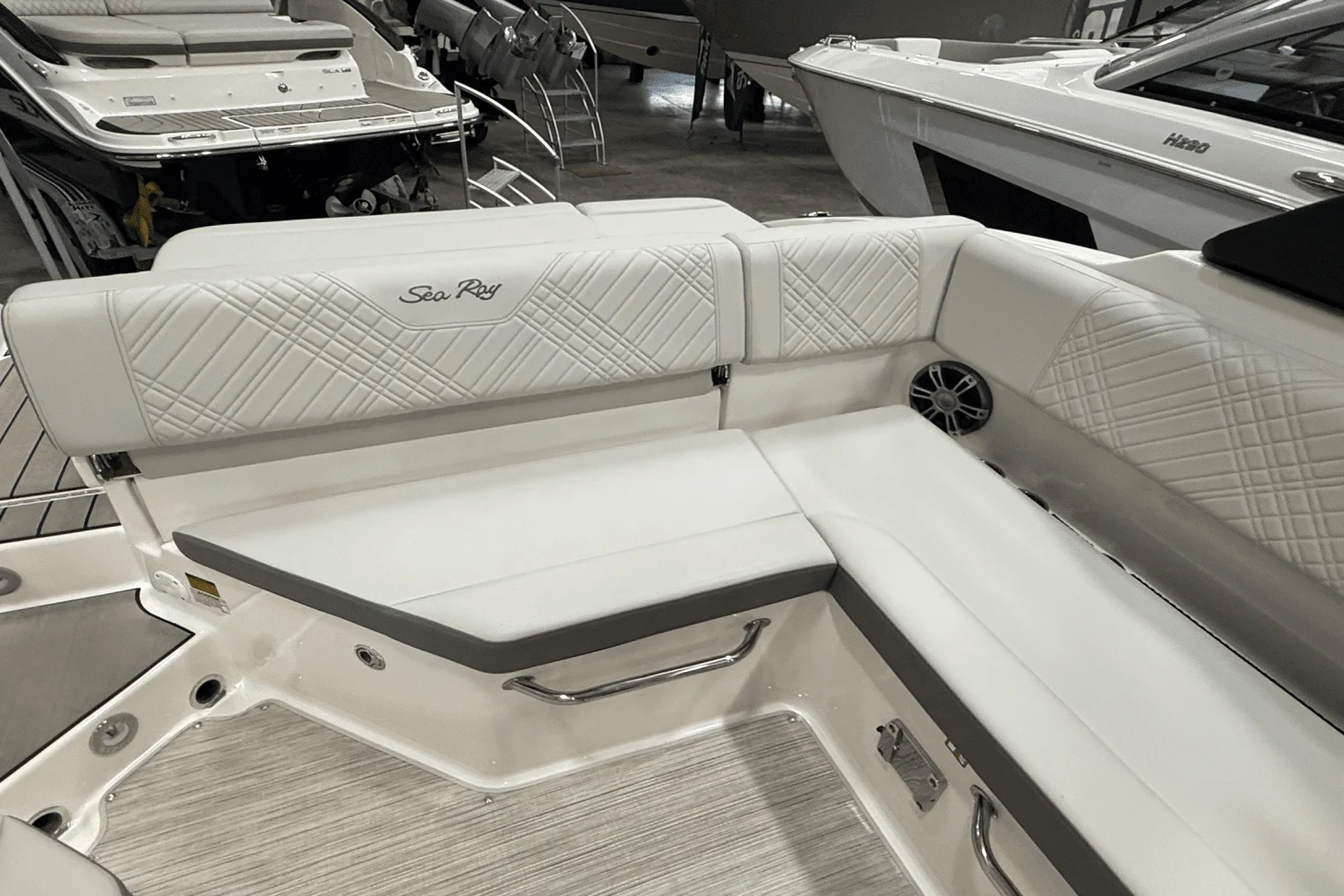 2025 Sea Ray SDX 270 Image Thumbnail #8