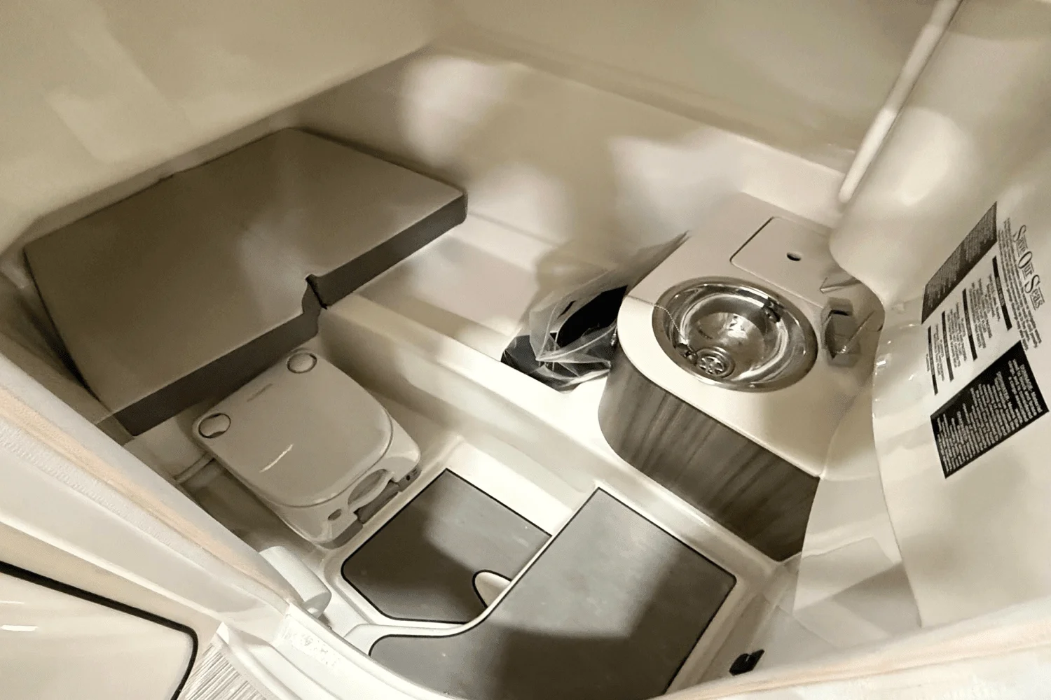 2025 Sea Ray SDX 270 Image Thumbnail #11