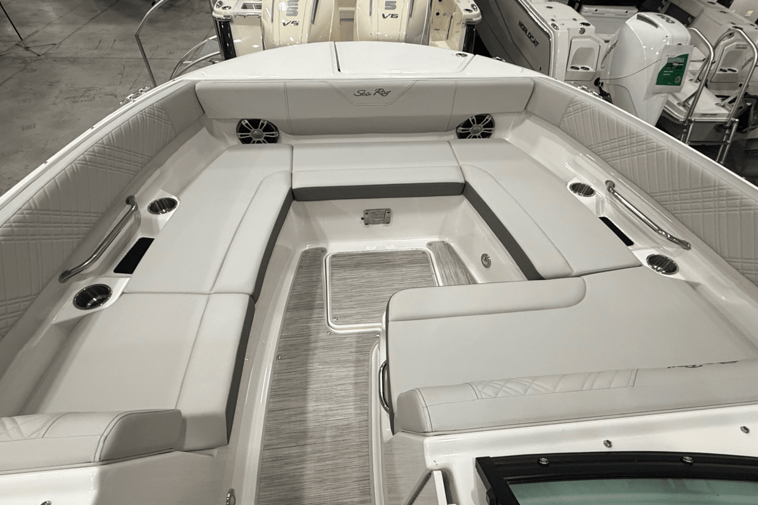 2025 Sea Ray SDX 270 Image Thumbnail #2