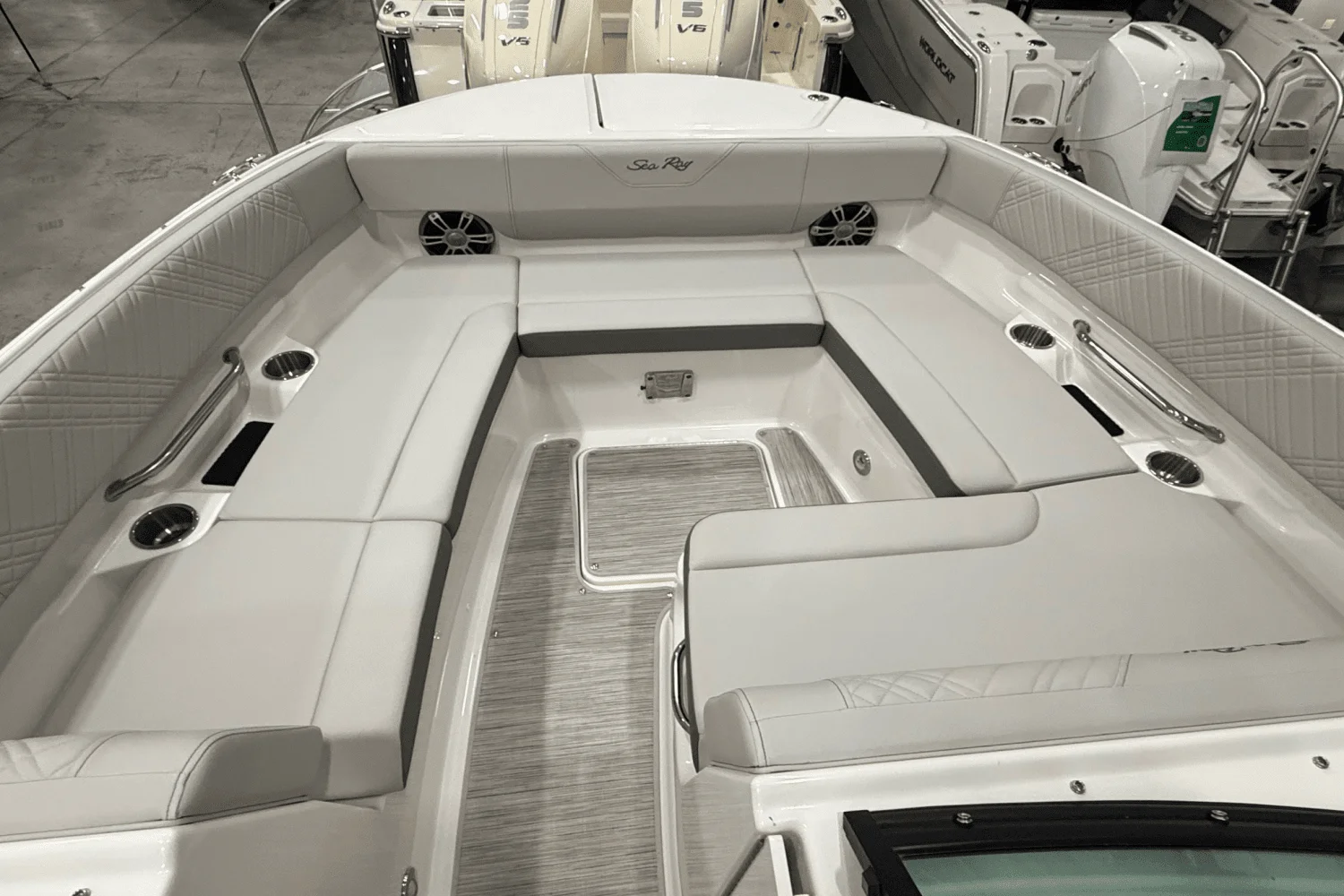 2025 Sea Ray SDX 270 Image Thumbnail #2