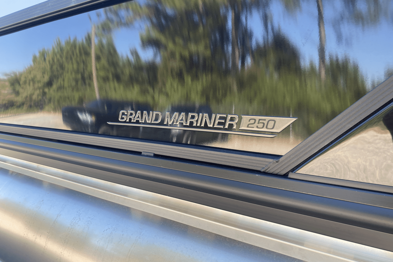 2025 Harris 250 Grand Mariner Image Thumbnail #10