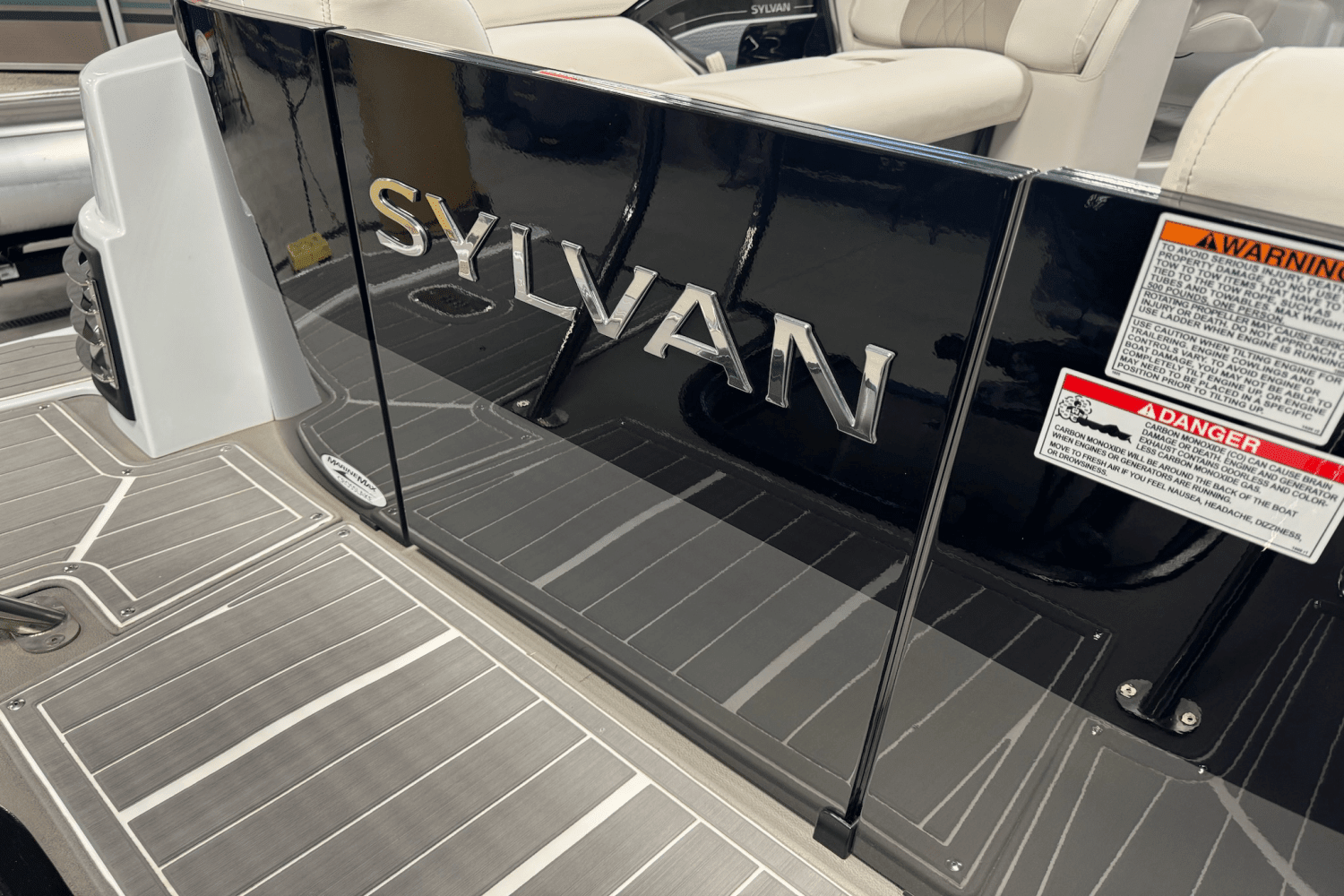 2019 Sylvan M5 LZ DC Image Thumbnail #16