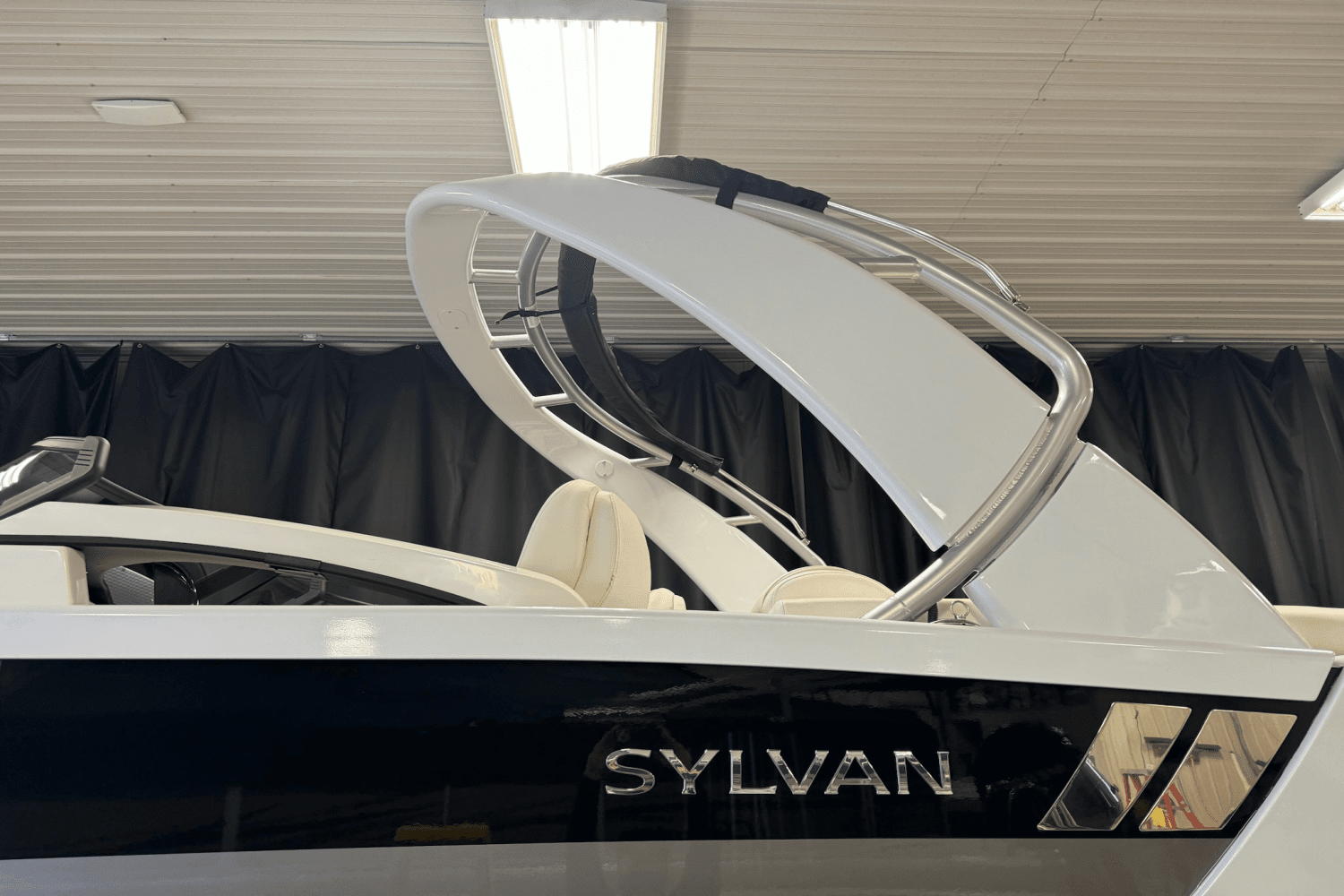 2019 Sylvan M5 LZ DC Image Thumbnail #5