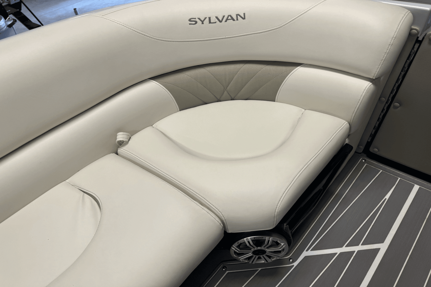 2019 Sylvan M5 LZ DC Image Thumbnail #50