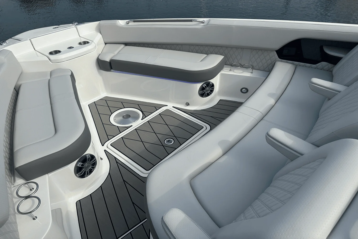 2025 Sea Ray SLX 400 Outboard Image Thumbnail #21