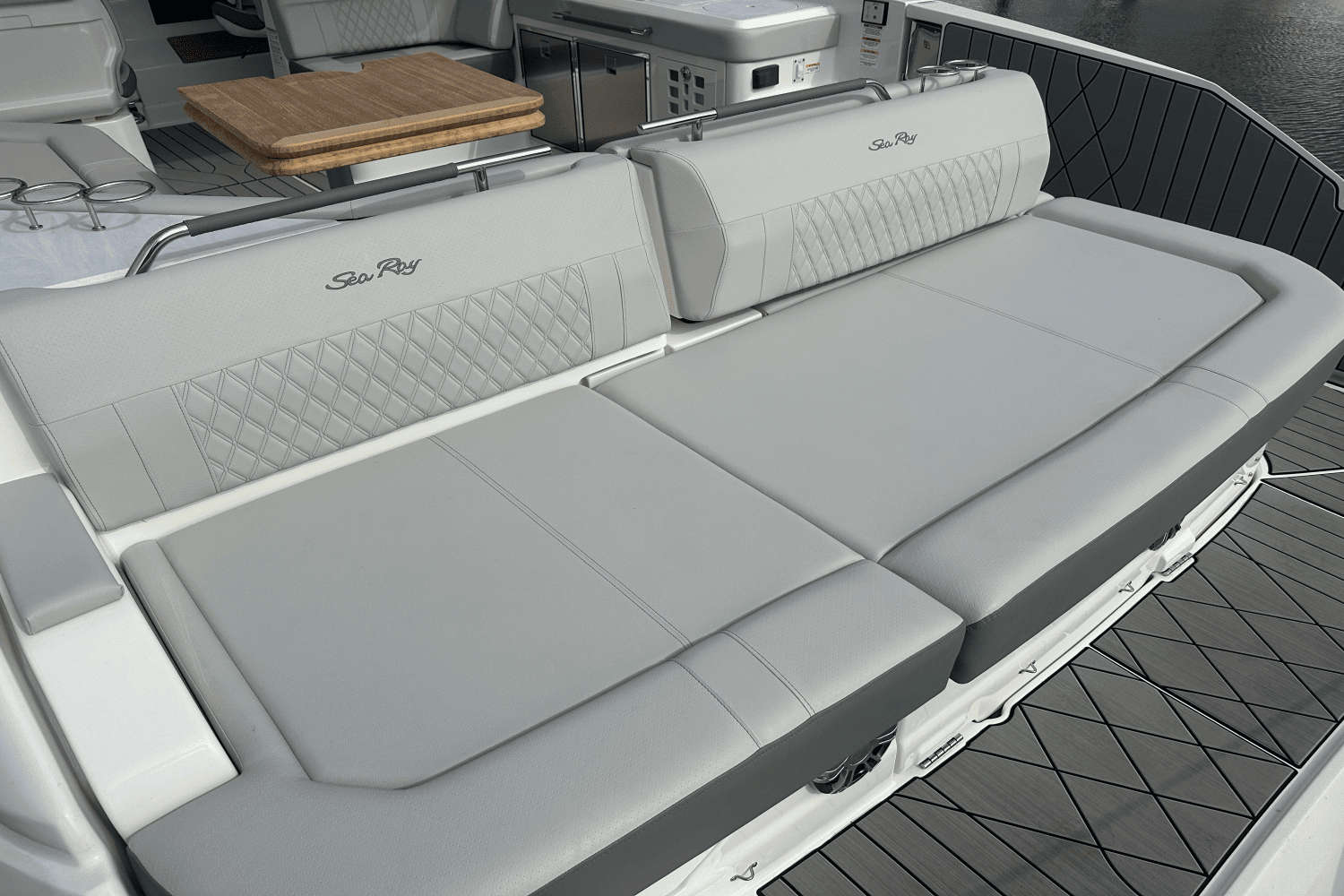 2025 Sea Ray SLX 400 Outboard Image Thumbnail #9